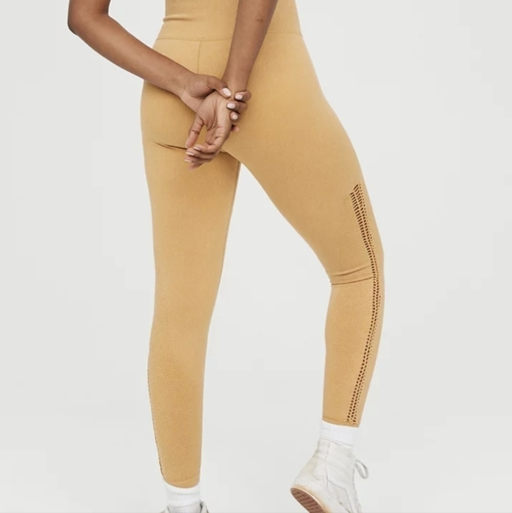 Offline Seamless Macrame high waisted Mustard Yellow leggings Side Detail Sz L - Picture 4 of 10